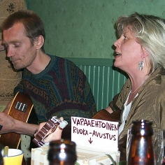 Kumma Kaje kahvilassa