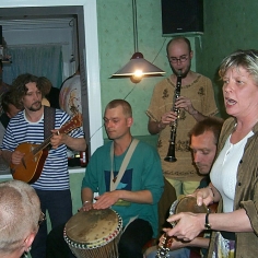 Kumma Kaje kahvilassa